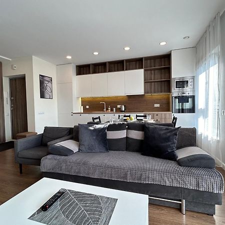 Your Home - Spacious Apartment In City Center, With Balcony & Self Check-In ヴィリニュス エクステリア 写真
