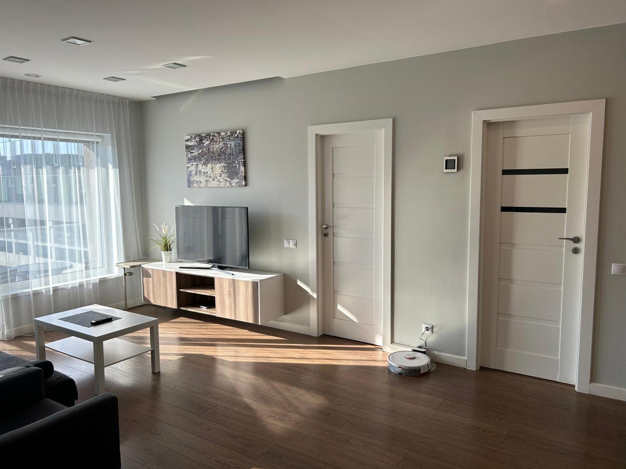Your Home - Spacious Apartment In City Center, With Balcony & Self Check-In ヴィリニュス エクステリア 写真