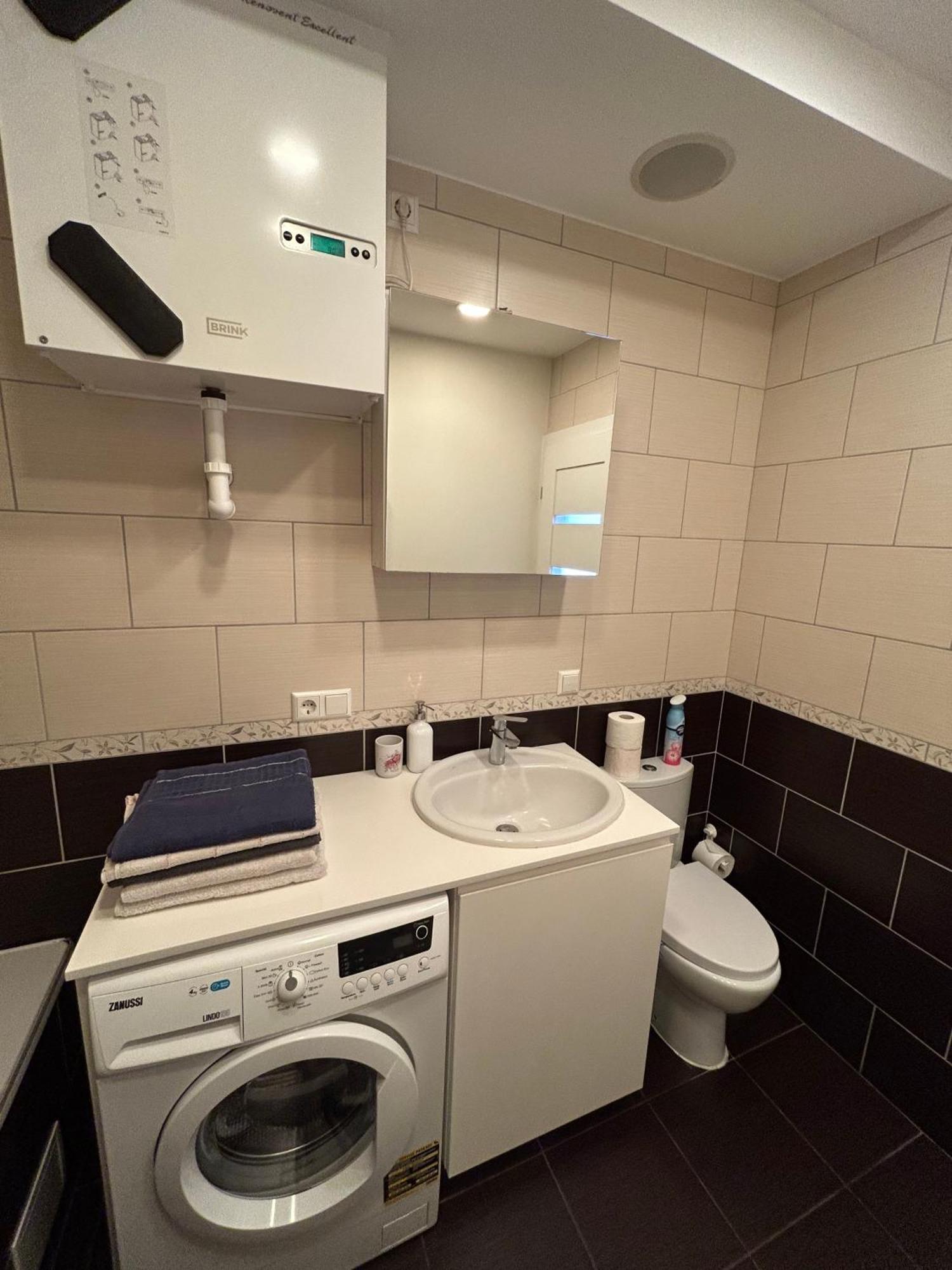 Your Home - Spacious Apartment In City Center, With Balcony & Self Check-In ヴィリニュス エクステリア 写真