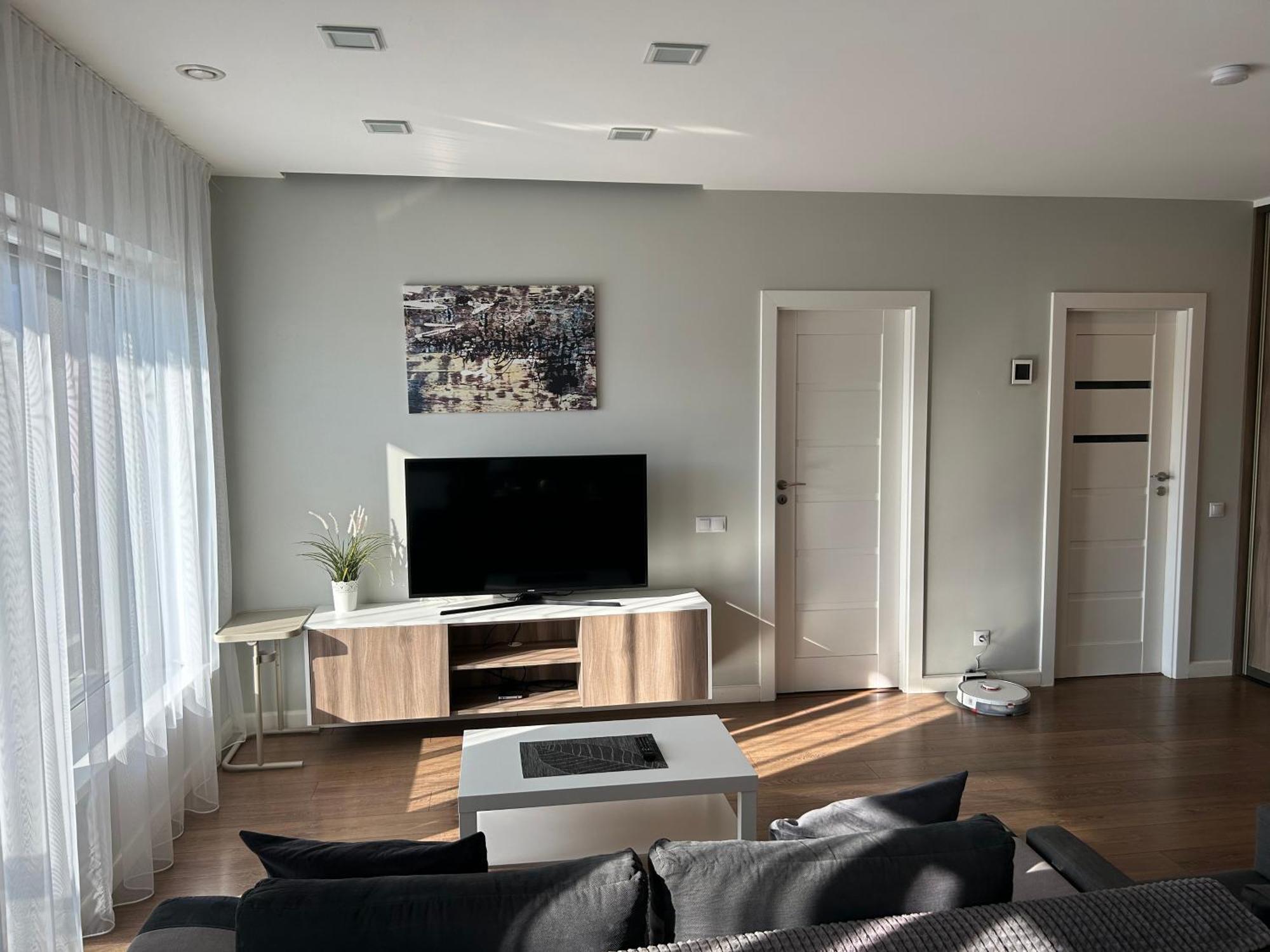 Your Home - Spacious Apartment In City Center, With Balcony & Self Check-In ヴィリニュス エクステリア 写真