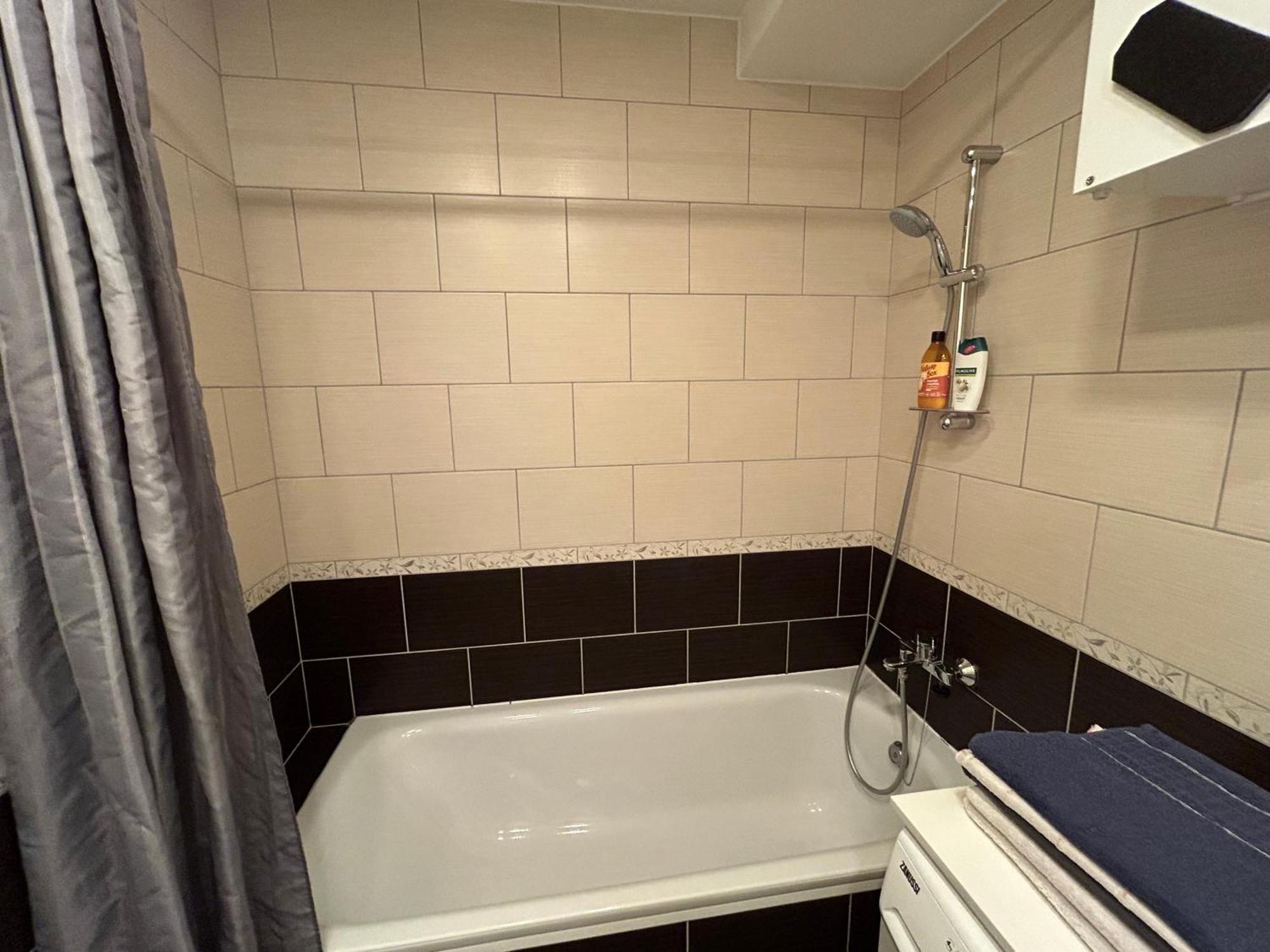 Your Home - Spacious Apartment In City Center, With Balcony & Self Check-In ヴィリニュス エクステリア 写真